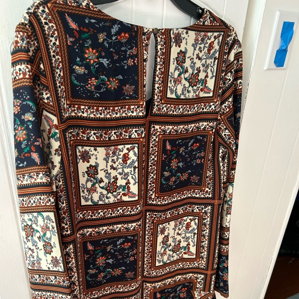 NWOT Lulu's Navy and Cream Lined Pattern Dress w/Bell Sleeves and Ruffle Bottom - Picture 9 of 15